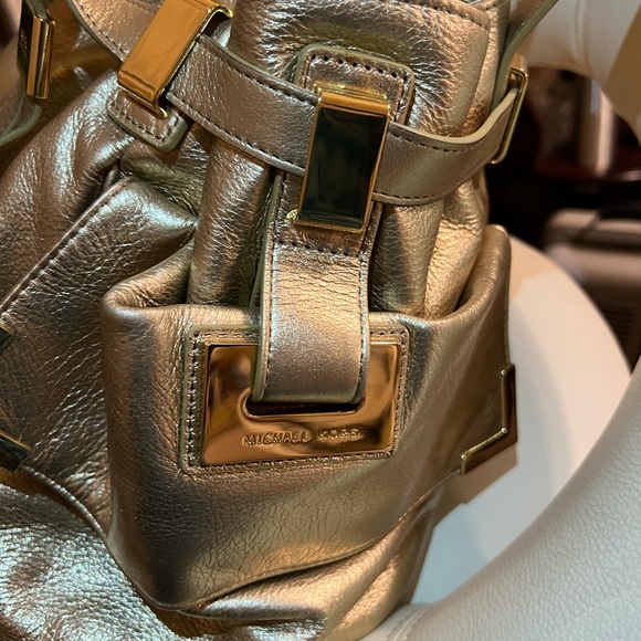 Michael Kors Gold Metallic Pebble Leather Shoulder Bag with gold hardware - Picture 4 of 16